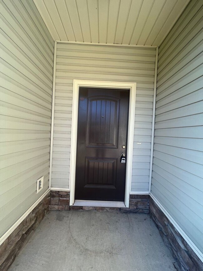 Building Photo - PRICE REDUCED! - 4 Bedroom/2 Bathroom  Home in Thomson, Georgia just off the Bypass