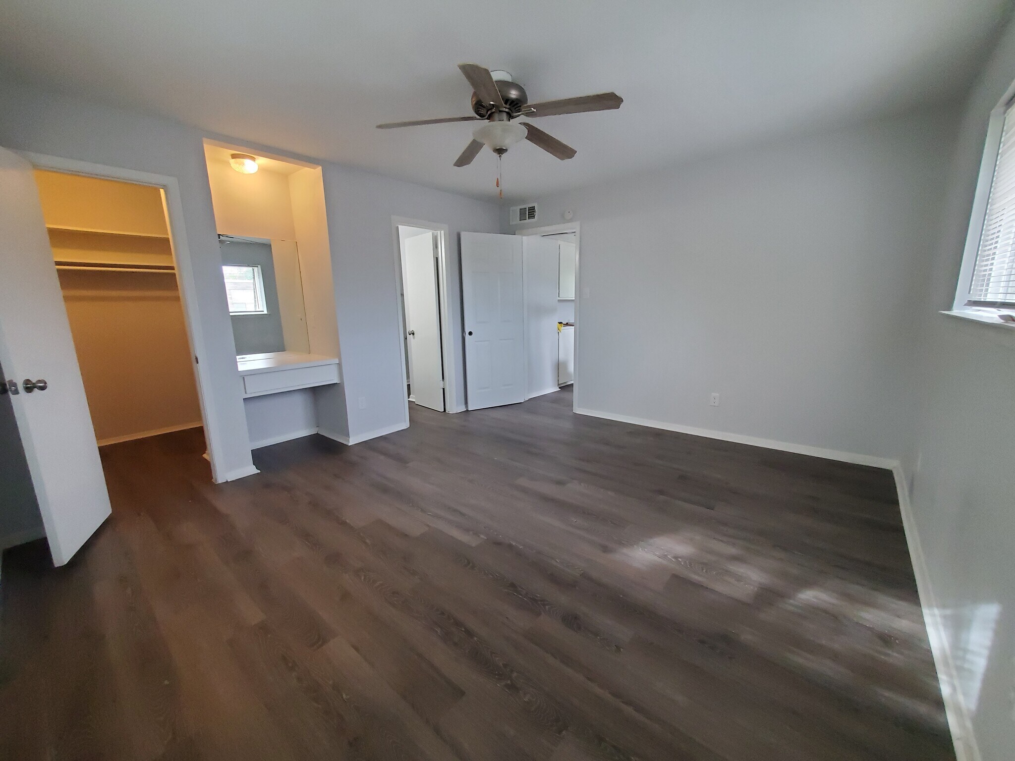 Building Photo - 6333 -6339 Granbury Rd,