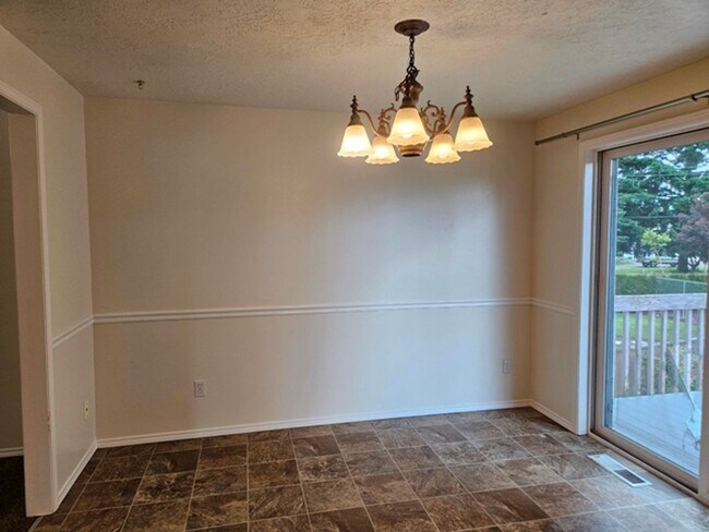 Building Photo - 4Bd/3Ba Two Story House - Available to View!
