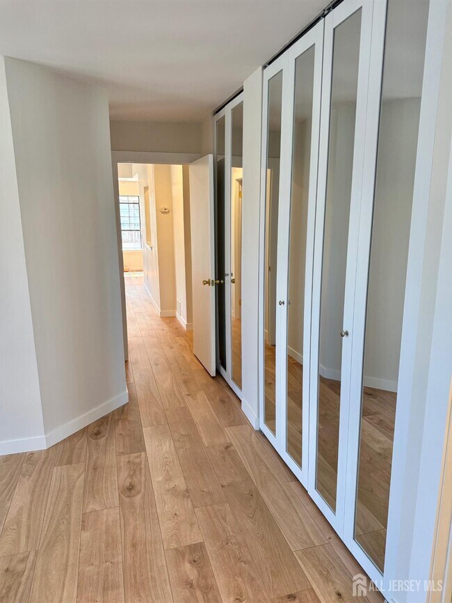 Building Photo - 1511 Pebble Pl