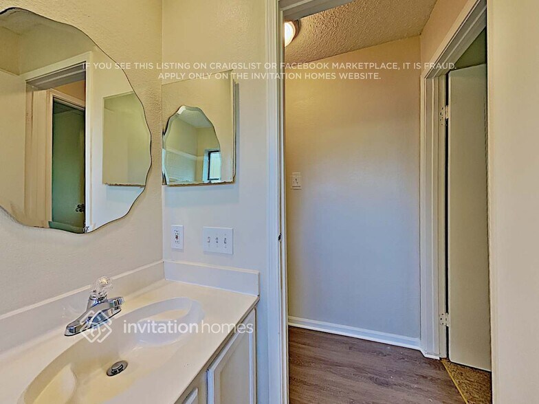 Building Photo - 5345 Colonial Dr