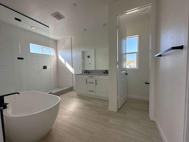 Building Photo - Have you outgrown the noise and the traffi...