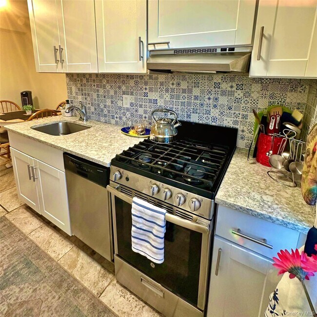 Building Photo - 125 Bronx River Rd