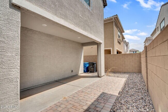 Building Photo - 1159 E Sabino Dr