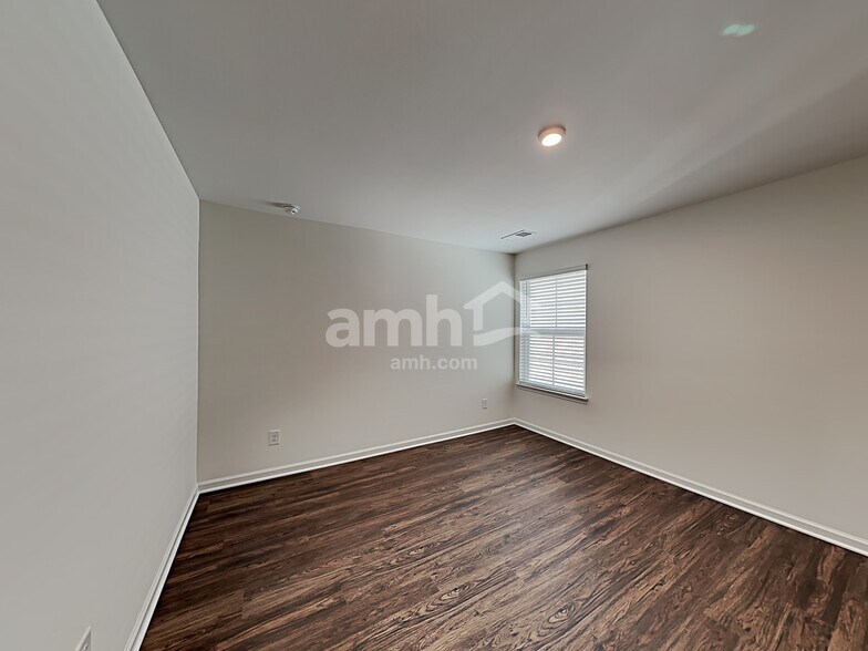 Building Photo - 5018 Twin River Dr