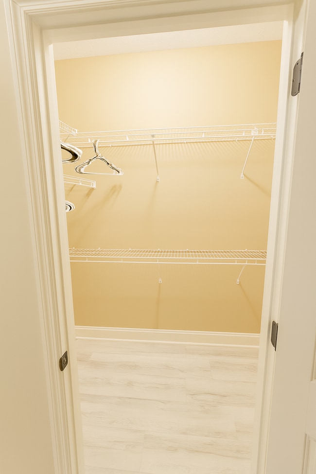 Building Photo - 736 River N Blvd