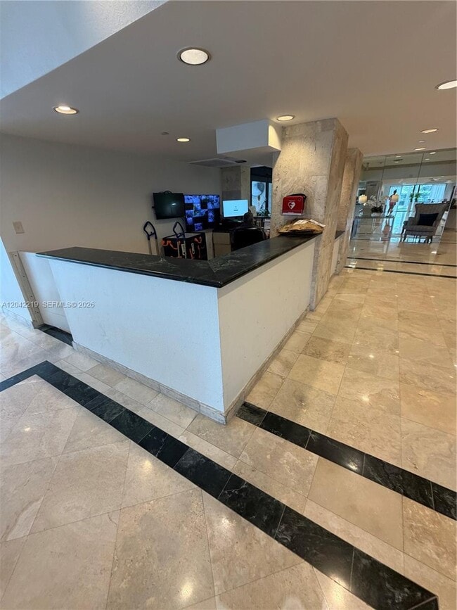 Building Photo - 2625 Collins Ave