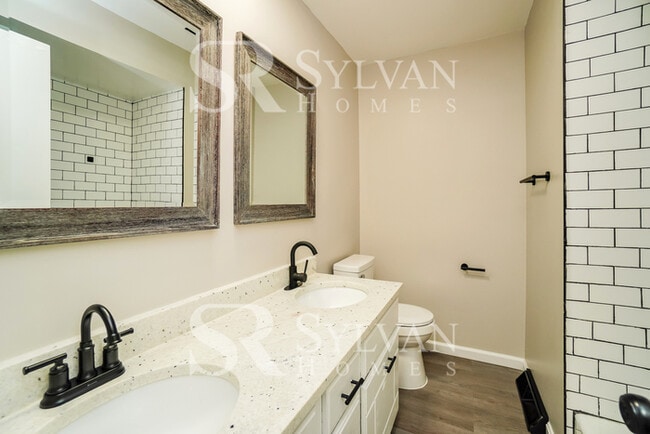 Building Photo - Prepare to fall in love with this 3 bedroo...