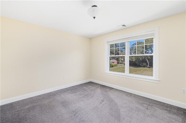 Building Photo - 20 Vanderbilt Ln