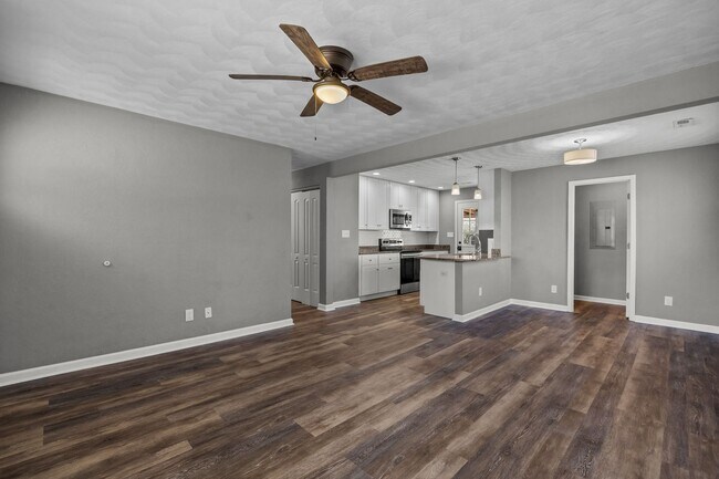 Building Photo - Just Listed for Rent in Virginia Beach!