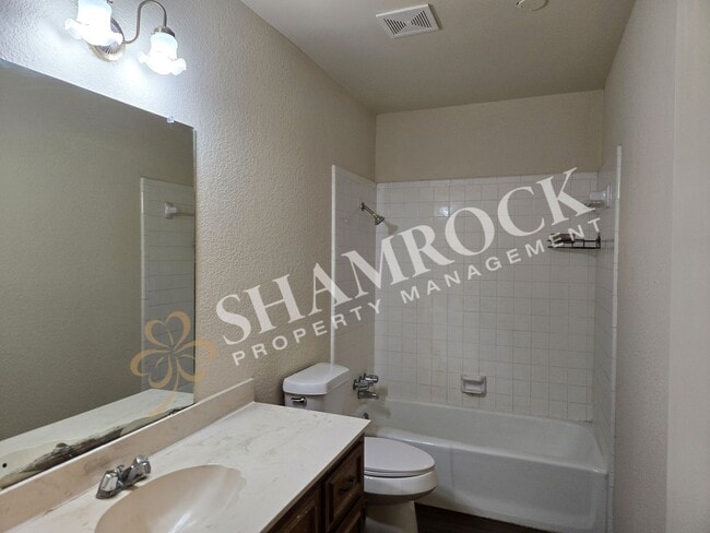 Building Photo - 3/2 Duplex in Waco ISD!