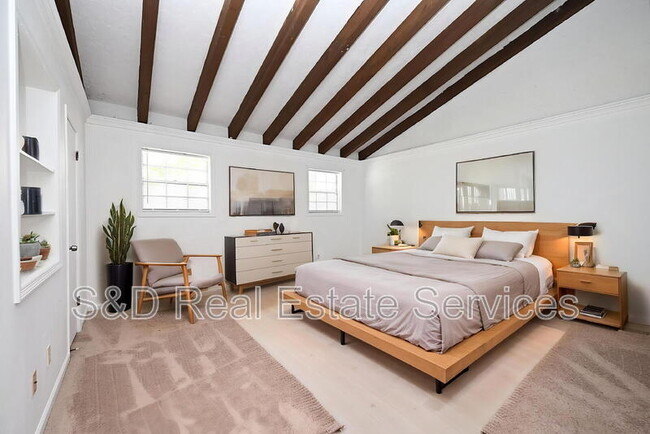 Building Photo - 2249 9th St SE