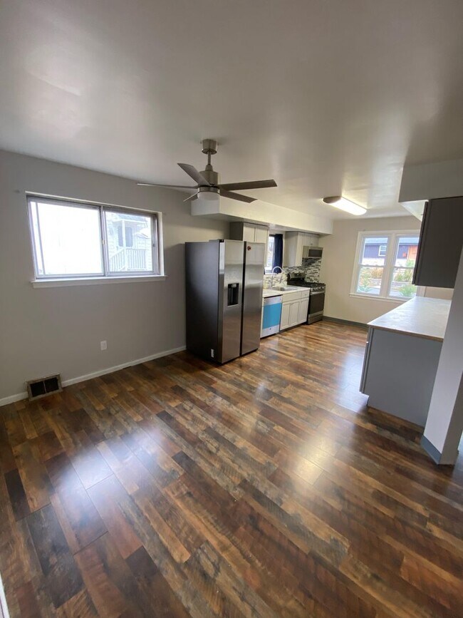 Building Photo - Renovated 3 Bed Single Family Ranch Home o...