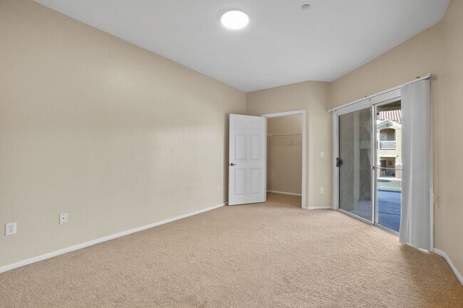 Building Photo - 2 Primary Bedrooms in a Gated Northwest Co...