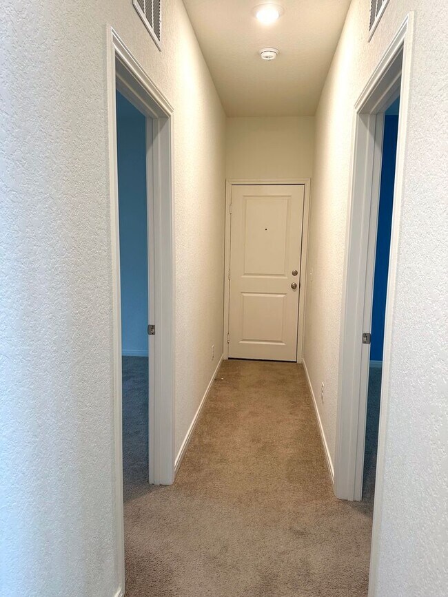 Building Photo - Open concept ranch