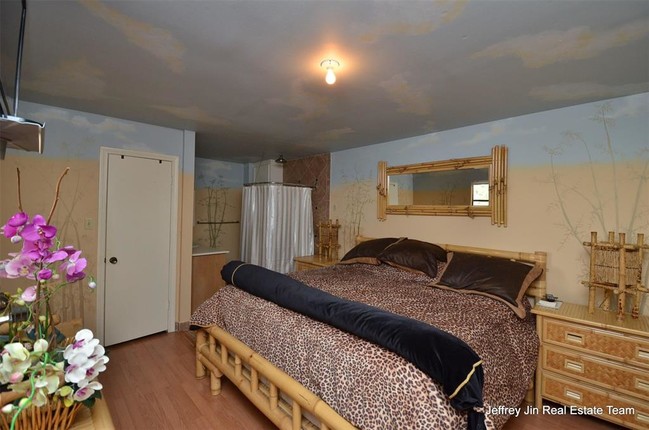 Building Photo - 16 Kitty Hawk St W