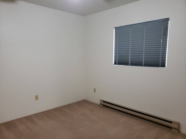 Building Photo - 2005 NE Terre View Dr