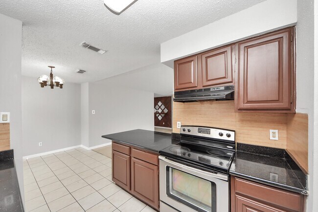 Building Photo - 1911 Hammerwood Dr