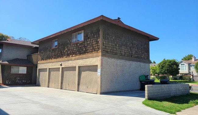 Building Photo - 3049 Jeffrey Dr
