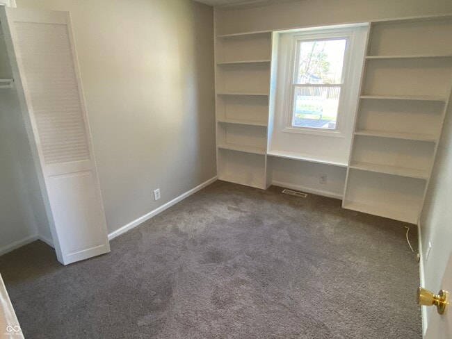 Building Photo - 1036 E Auman Dr