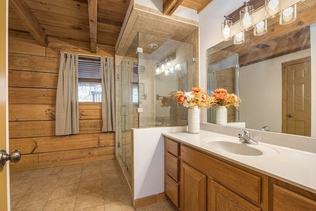 Building Photo - 1762 Burke Hollow Rd