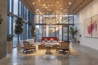 Building Photo - BEZEL MIAMI WORLDCENTER