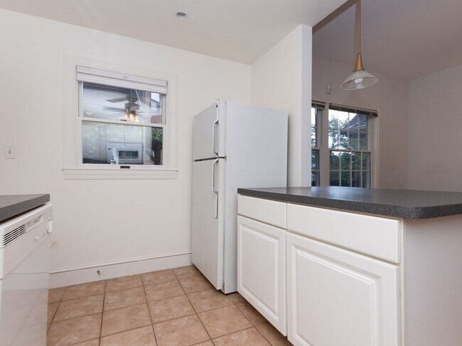 Building Photo - 128 Ashmont St