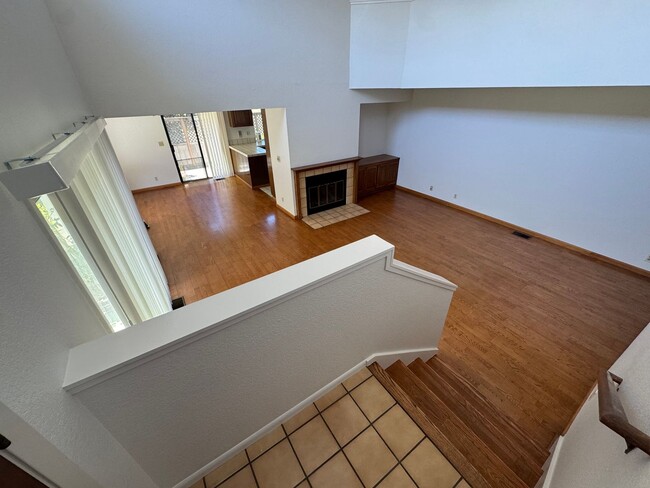 Building Photo - Charming and Serene 3BD/2.5BA Duet In Desi...