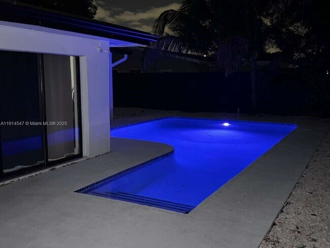 Building Photo - 600 N 66 Terrace