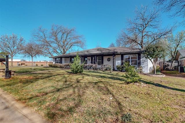 Building Photo - 820 Bedford Ct W