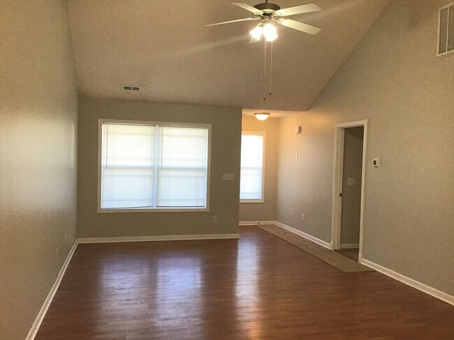 Building Photo - 3 Bedroom Condo off McConnells Hwy!  ***RE...