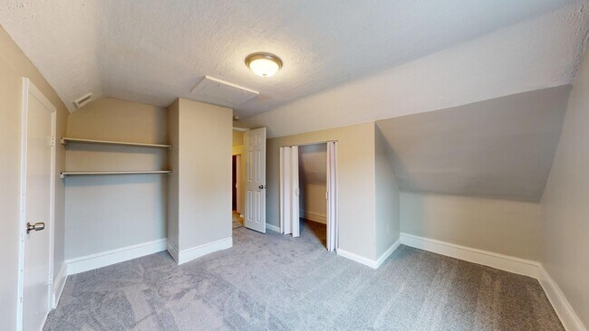 Building Photo - Old Brooklyn Area - 4 Bedroom - 1 Bath - Single Family Home