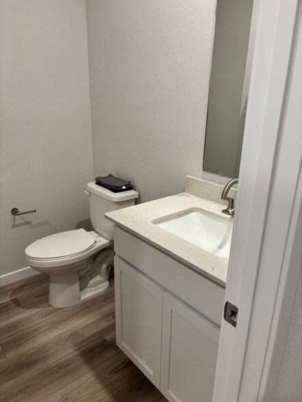 Building Photo - 14852 Macadamia Ln