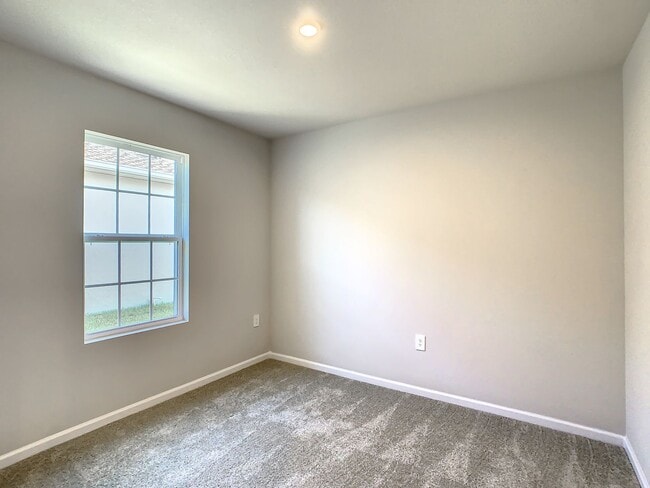 Building Photo - Villa Home in West Port - 3/2/2 close to s...