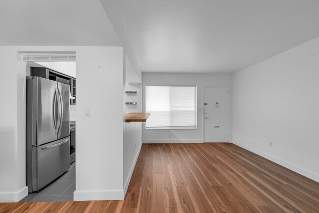 Building Photo - Lake Maitland Living | Mid-Century Charm