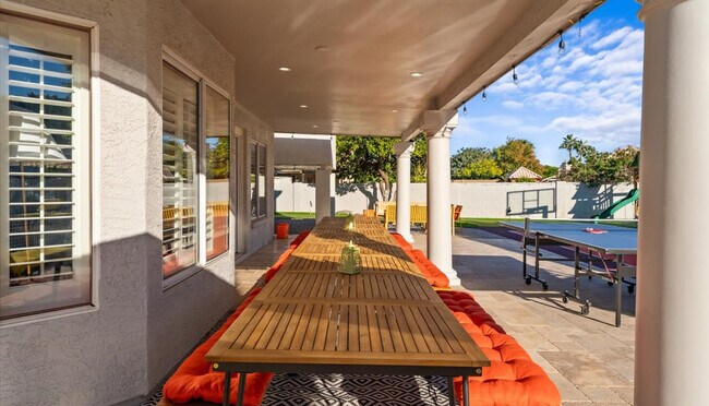 Building Photo - 2431 E Laurel St