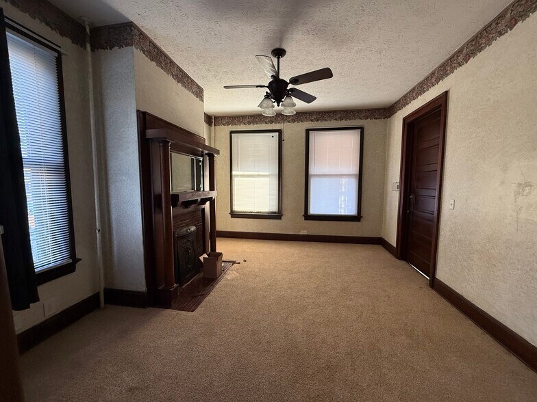 living room - 230 Buckeye St