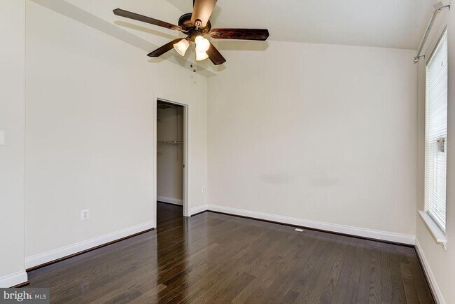 Building Photo - 122 Elmcroft Blvd