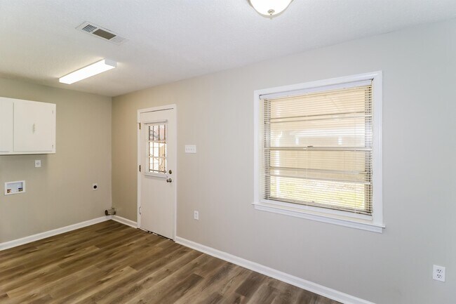 Building Photo - 6505 Deermont Dr
