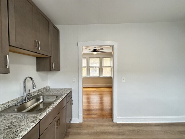 Building Photo - 4831 N Springfield Ave