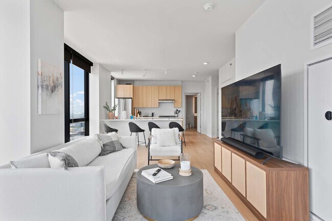 Building Photo - 901 W Blackhawk St