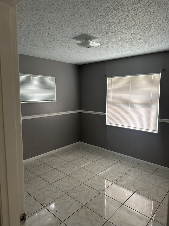 Building Photo - 4020 Pinckney Dr