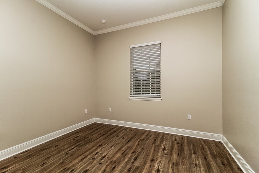 Building Photo - 1260 Shorecrest Cir