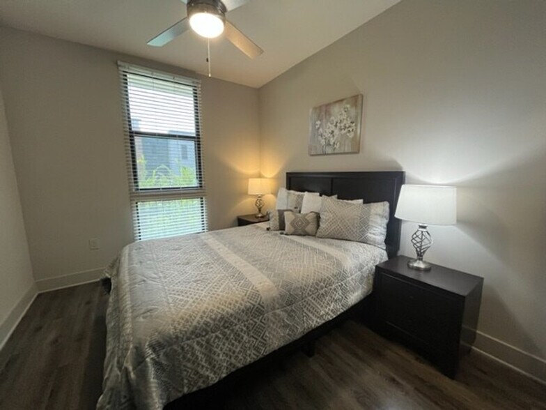 Building Photo - 455 14th St NW