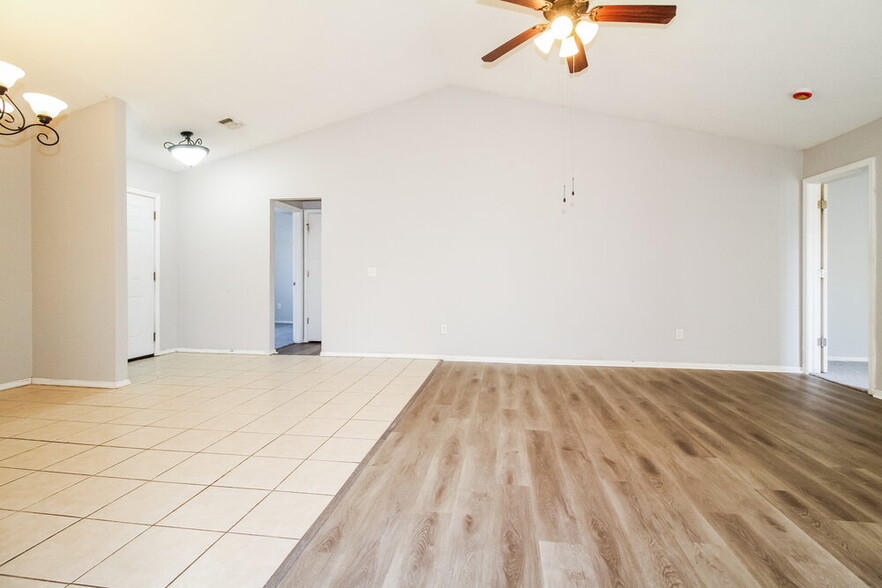 Building Photo - 5524 Del Creek Rd