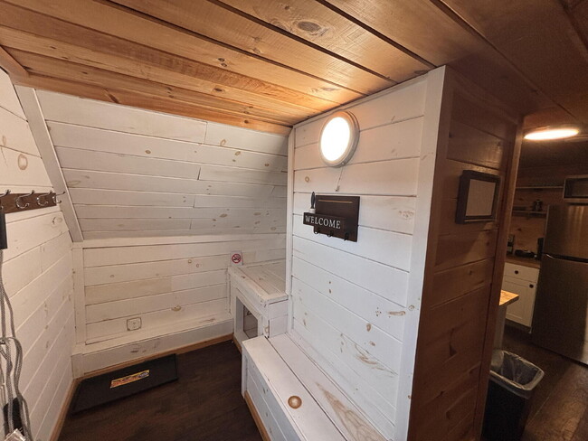 Building Photo - Fully furnished 1 bed studio in Brunswick....