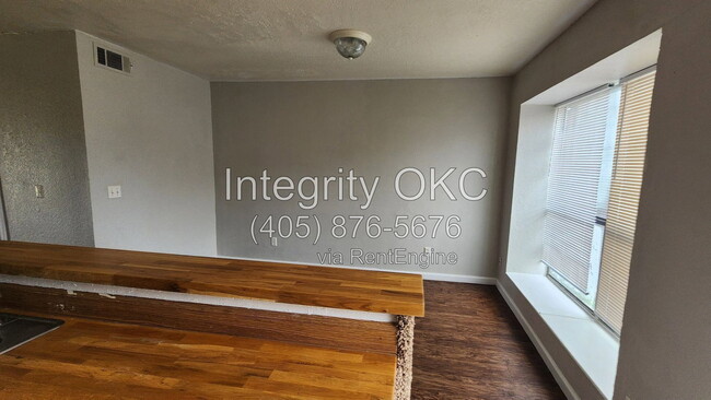 Building Photo - 1315 Eastgate Dr