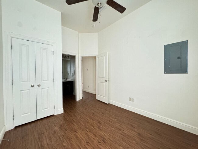 Building Photo - Pine Grove Apartments