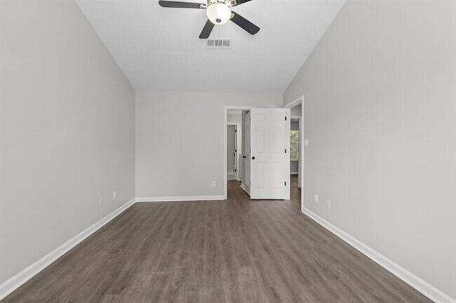 Building Photo - 425 Orchard Dr