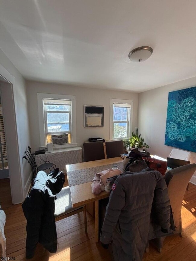 Building Photo - 664 Valley Rd